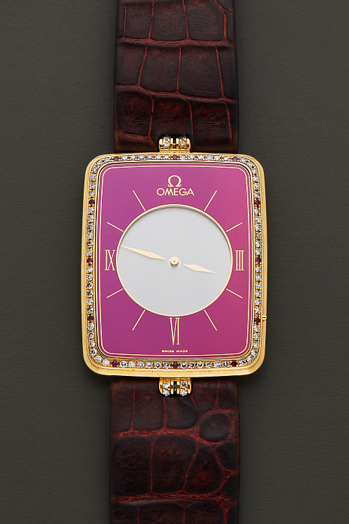 La Magique in 18k Yellow Gold with Diamond and Ruby Bezel