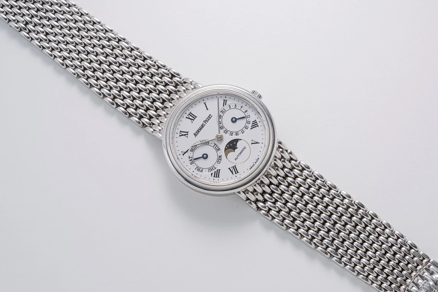 Classic Calendar Ref. 25589 in 18k White Gold
