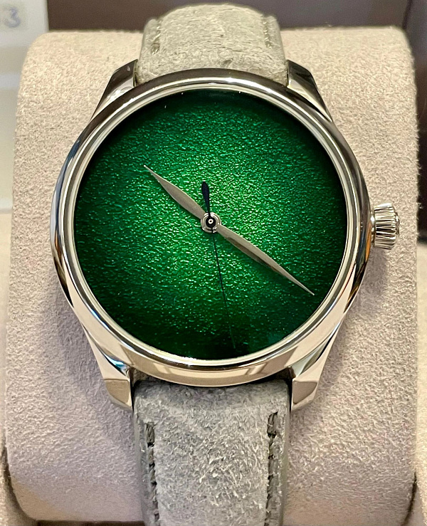 Endeavour Centre Seconds Concept Lime Green