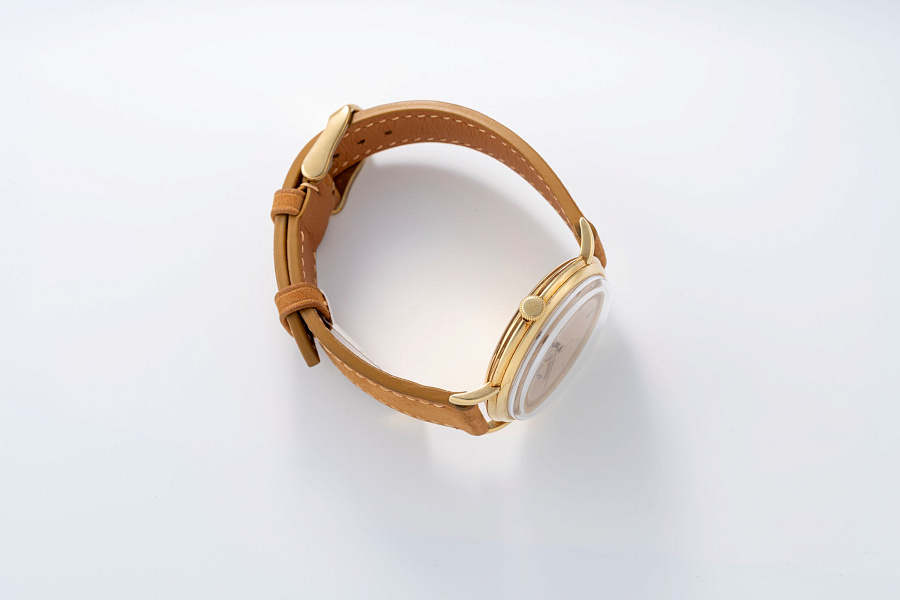Fancy Lugs Dress Watch in 18k Yellow Gold