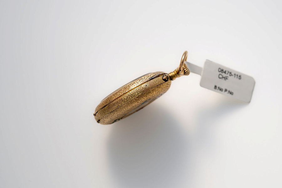 Pocket Watch in 18k Yellow Gold with Enamel Flowers