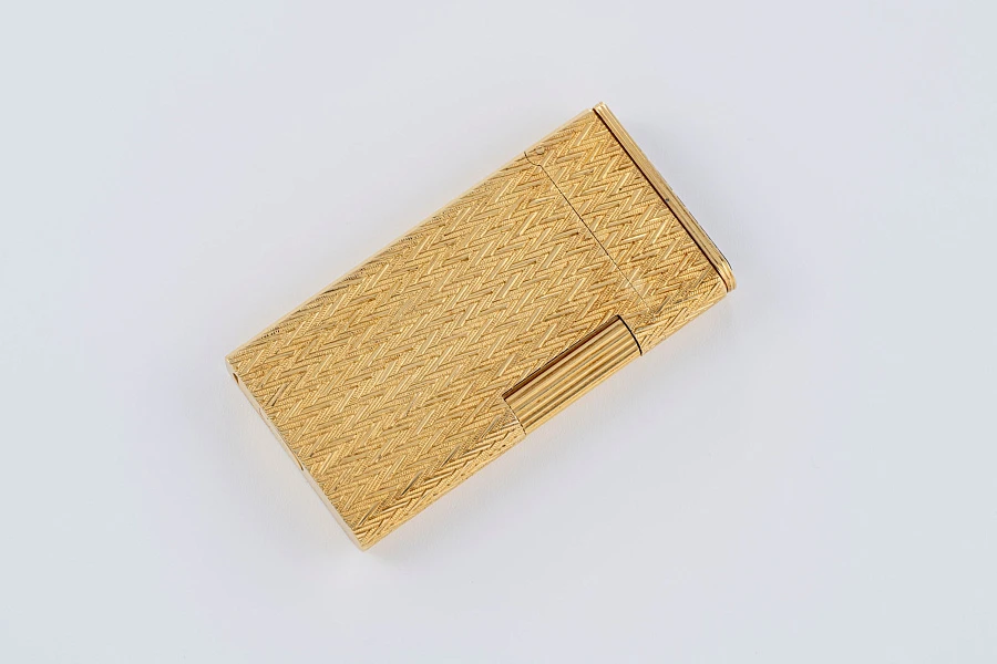 Khanjar-set Wristwatch, onyx Goldring, Lighter, Keychain all in 18k yellow gold