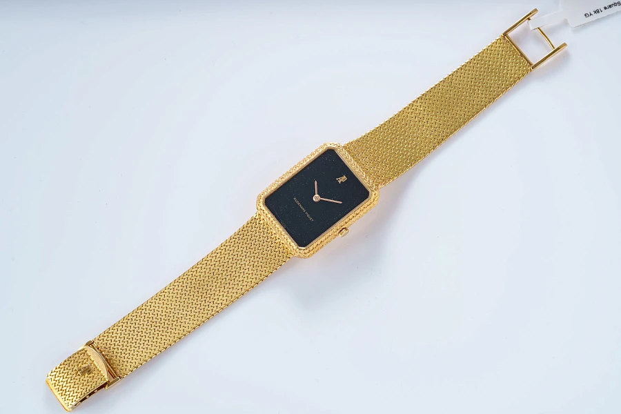 Rectangular Dress Watch in 18k Yellow Gold