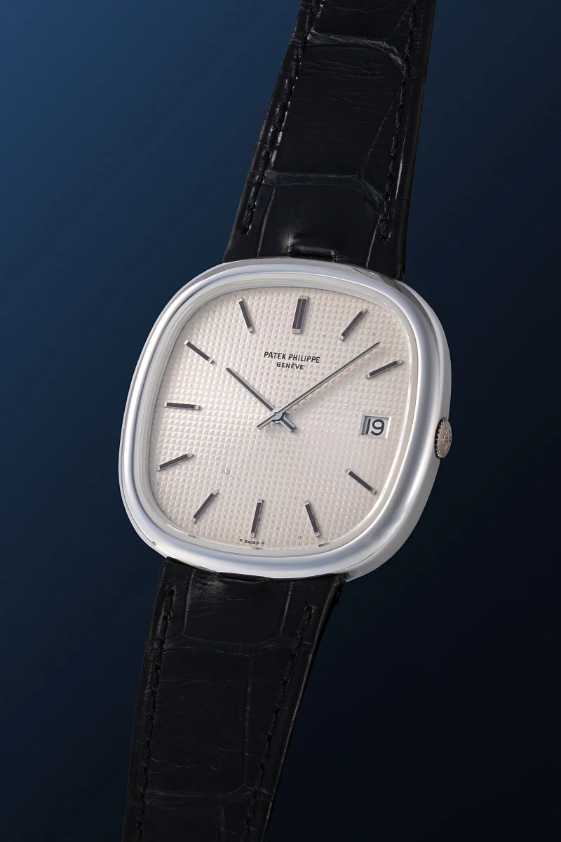 Cushion Case Ellipse Ref. 3604 in 18k White Gold