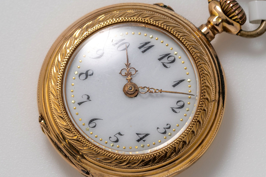 Small Pocket Watch in 14k Yellow Gold with Enamel Decoration
