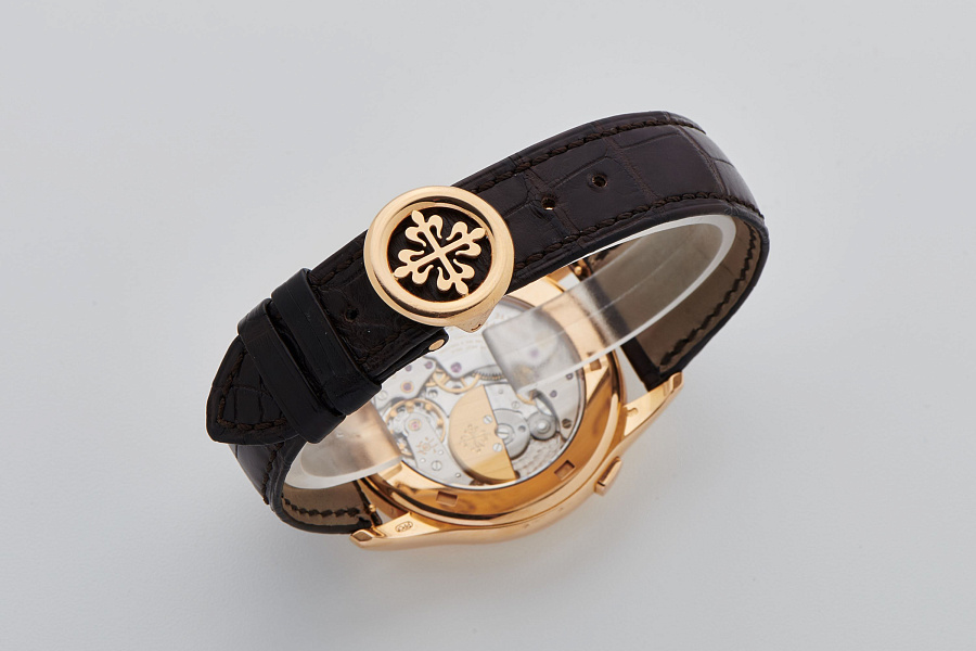 Worldtimer with Cloisonné Dial Ref. 5131R in 18k Rose Gold