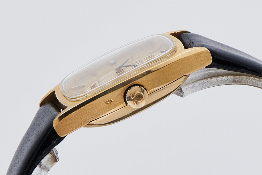 Constellation Chronometer in 18k Yellow Gold with Diamond Indices